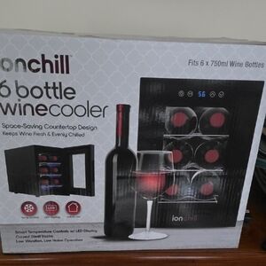 Black 6-Bottle Wine Cooler